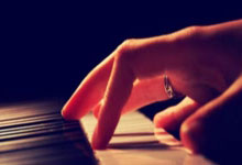 巅峰国际:国象中国分区赛第四轮 彭雄健高木子嫣领跑积分榜.